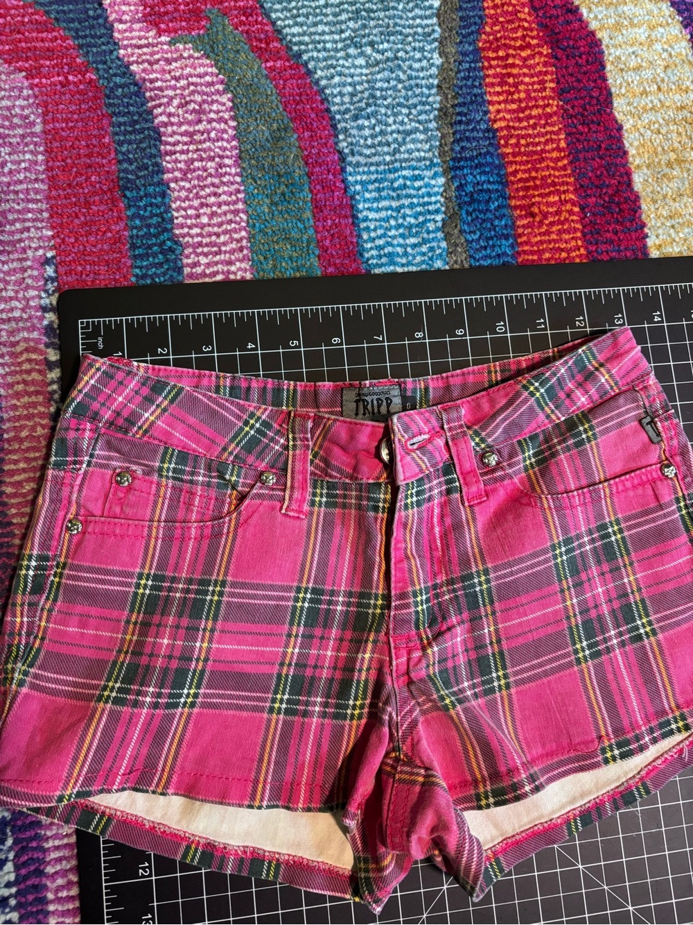VINTAGE TRIPP NYC PINK PLAID SHORTS - size 0 - Picture 4 of 6
